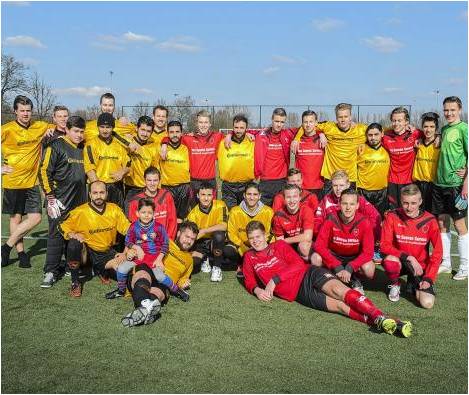 Leusder Krant:Vluchtelingen voetballen tegen Roda'46