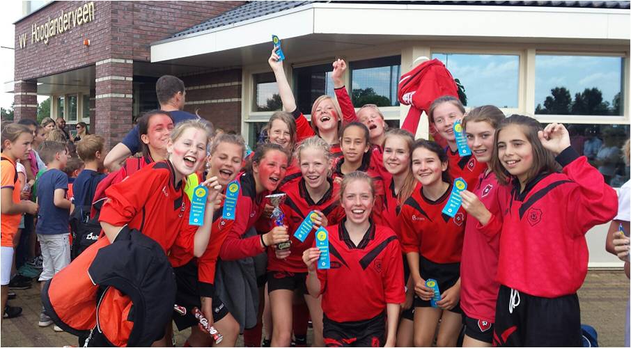 2016-2017 MO13.1 toernooiwinst Hooglanderveen News.jpg