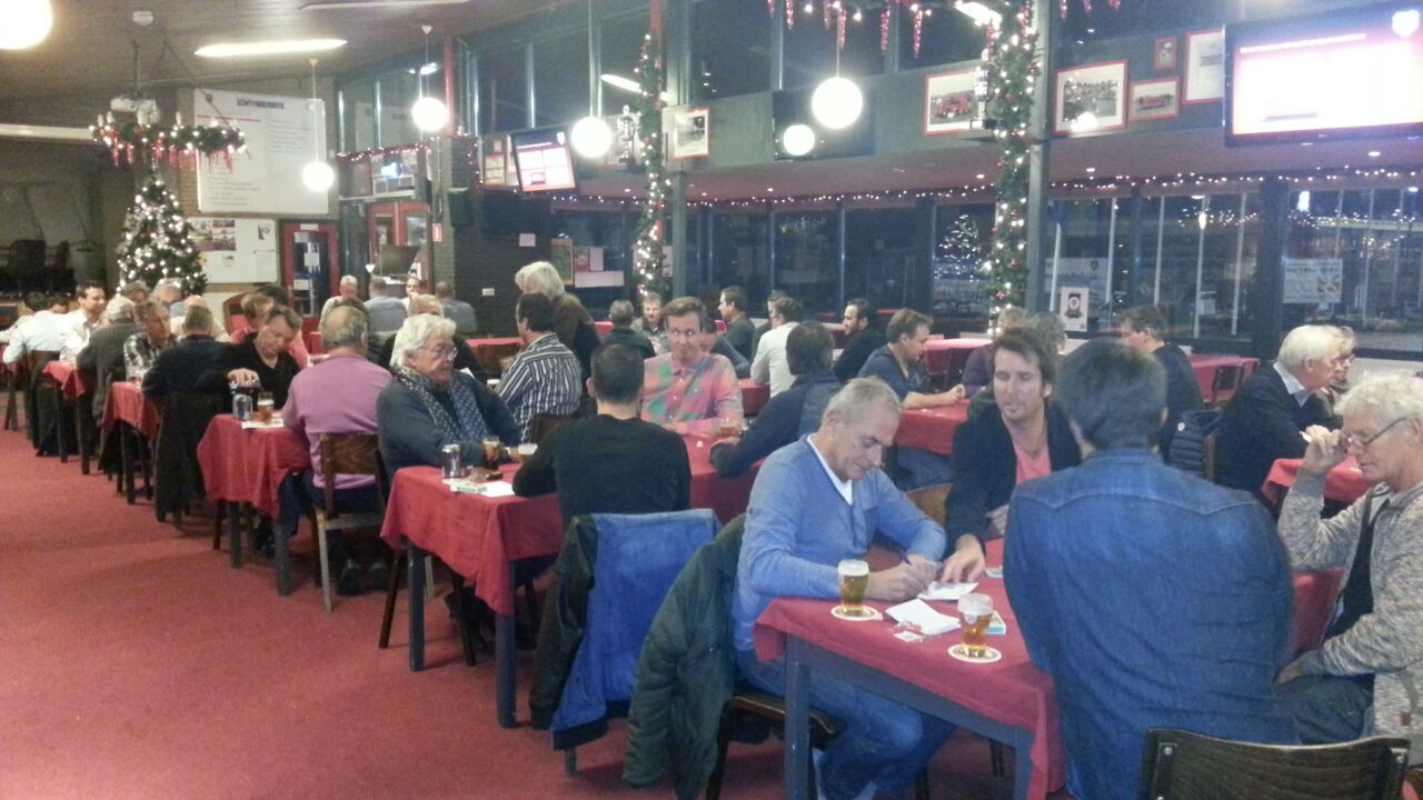 Cor Veenendaal op eerste plek bij klaverjassen