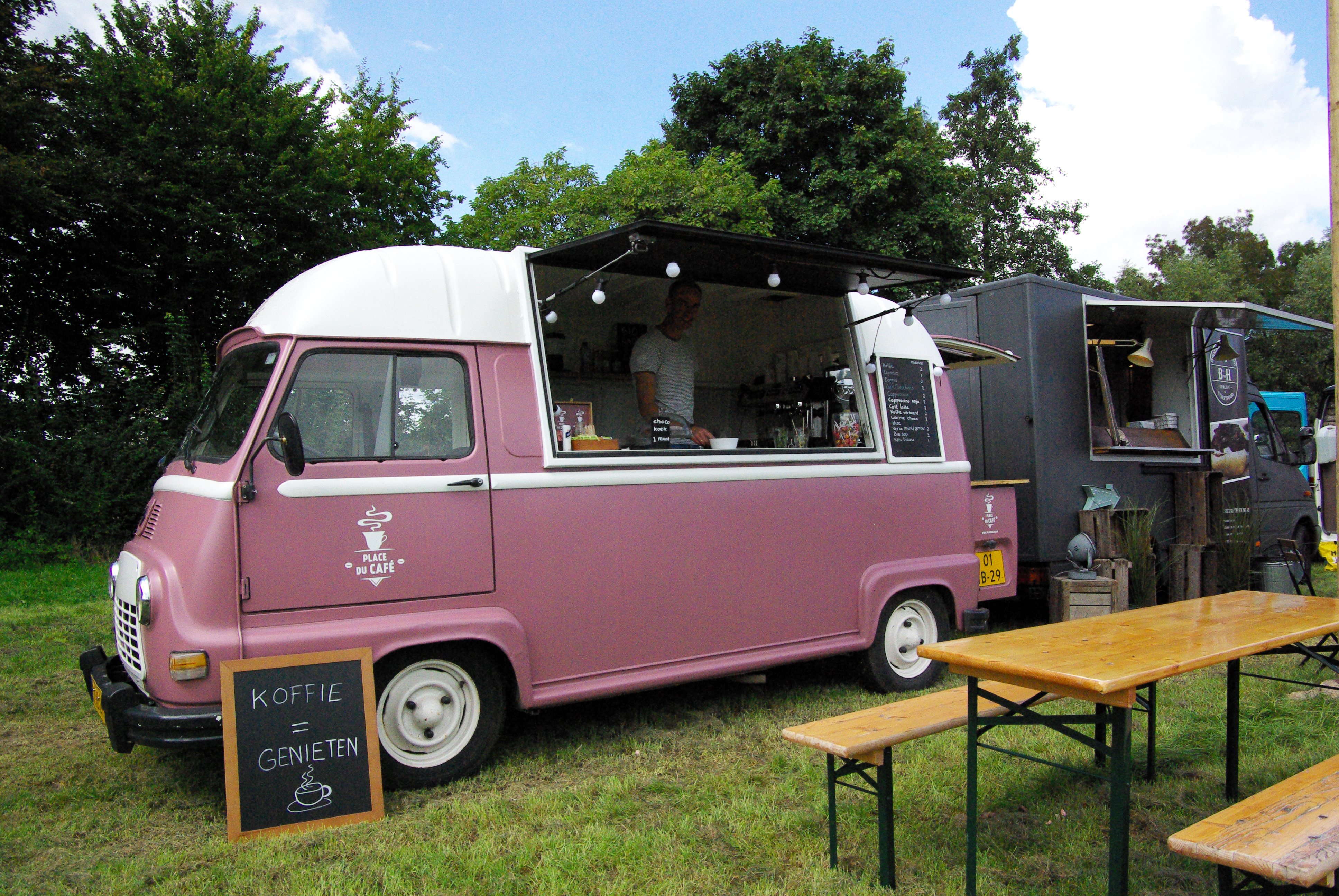 Place du Café: koffie langs het veld
