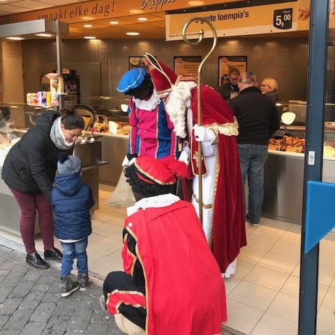 Sint bezoekt sponsors Roda'46