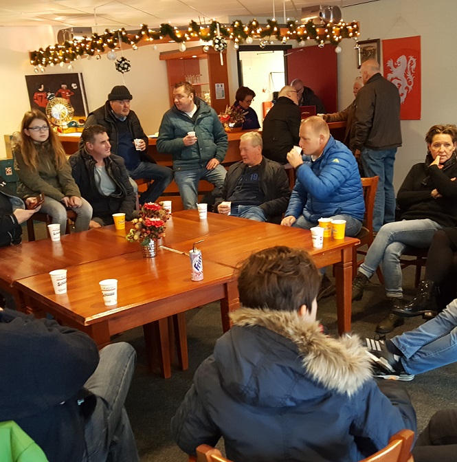 Uitdelen kerstattentie: toch gezellig