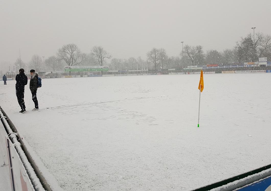 Er mag weer getraind worden op kunstgras