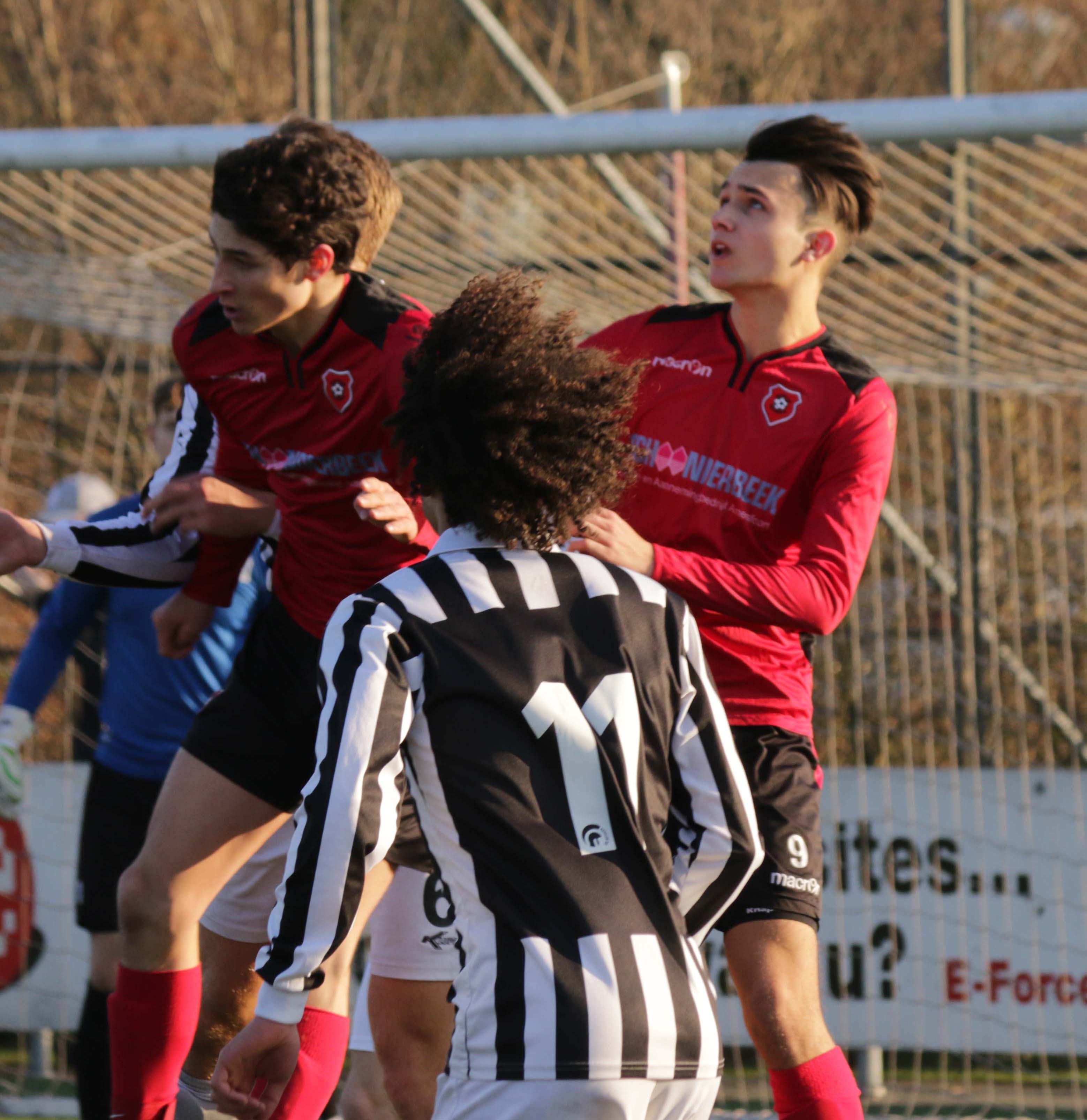 Roda '46 JO19-1 Wint verdiend met 1-0 van Achilles '29 JO19-1 (1-0)