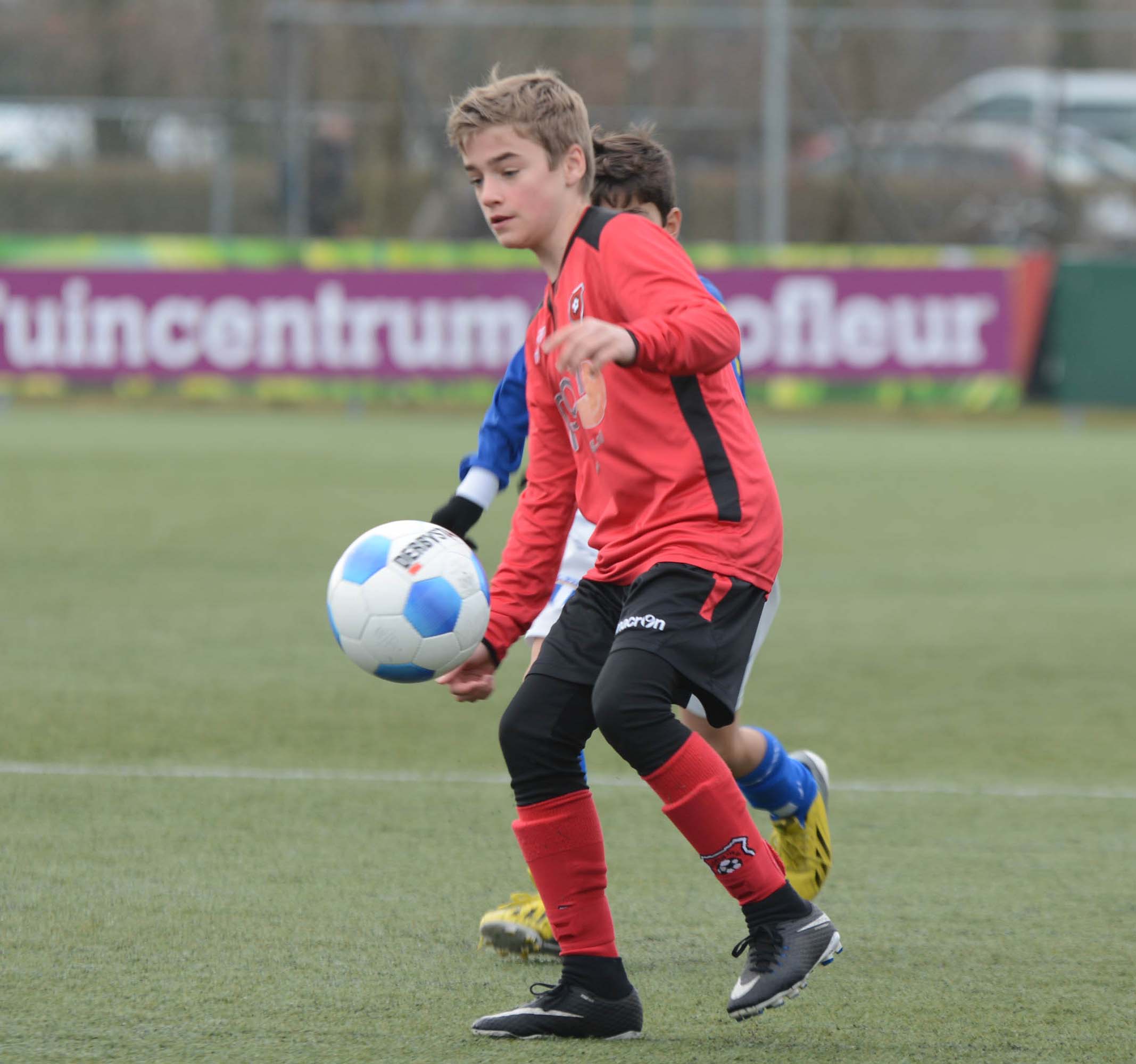 Roda JO12-1 verslaat op eigen terrein FC Weesp JO12-1 met 2-1