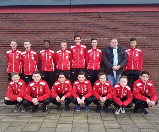 Twee sponsors steken Roda’46 JO15.2 in het nieuw