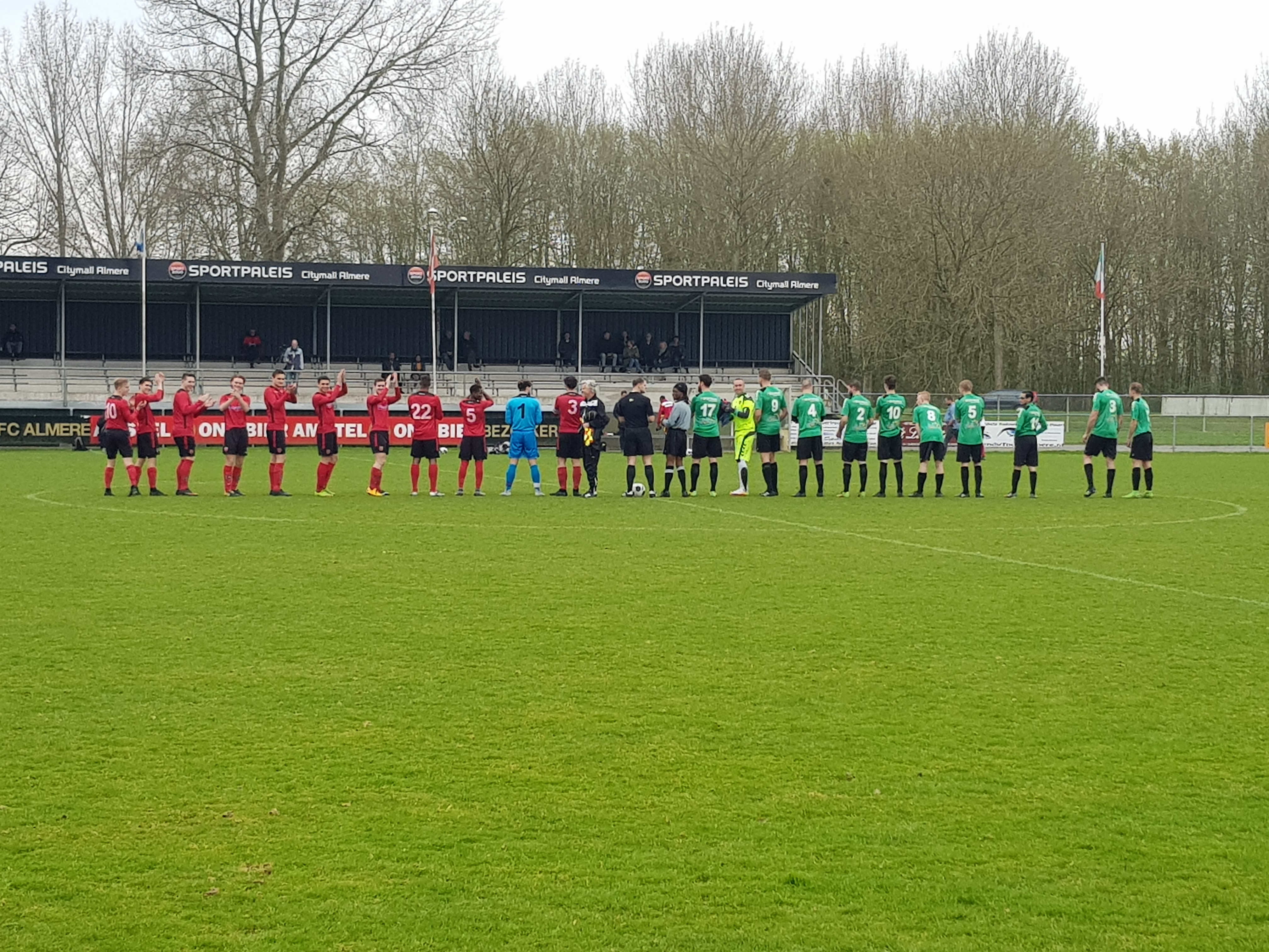 Spektakel in Almere: Roda verslaat titelkandidaat met 4-5