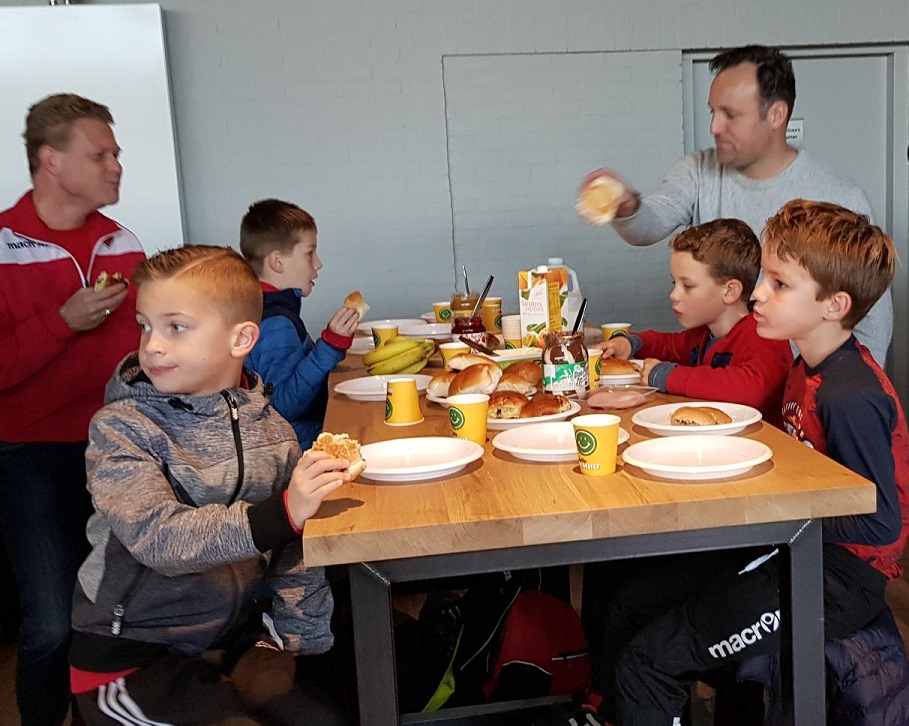 Jumbo's verzorgen ontbijt voor jeugd Roda'46
