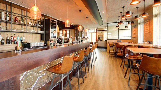 Brasserie Bras 73 is balsponsor voor de wedstrijd Roda’46 JO19-1 - Zeeburgia JO19-1