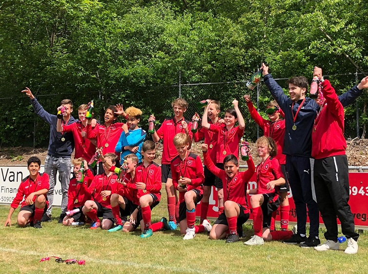 Roda'46 JO13.3 kampioen