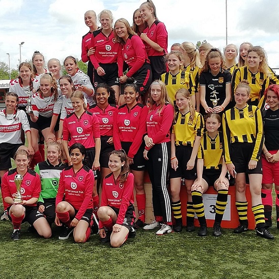 Meiden mo15-1 kampioen op twee toernooien