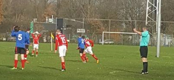 Veel scheidsrechters door Super Mario