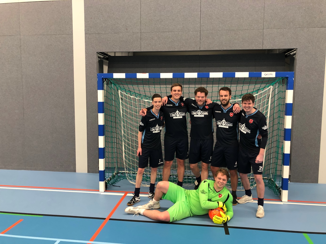 Zondag 6e wint Baad finance zaalvoetbal toernooi