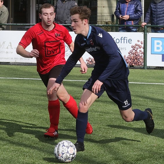 Roda'46 Zon1 in slotfase onderuit tegen VDZ