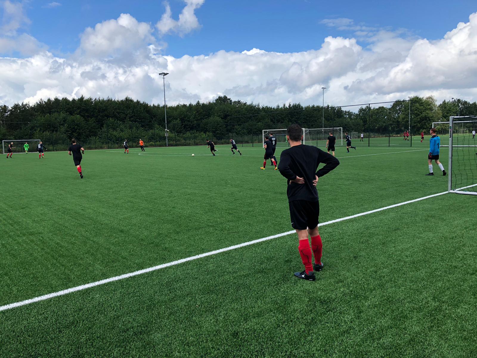 Zaterdag 4 wint op zondag 7x7 toernooi