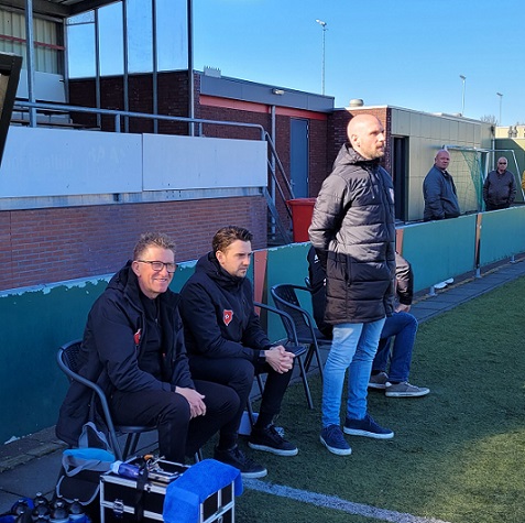 Trainers Mark Wietsma en Niels ten Have starten met zege