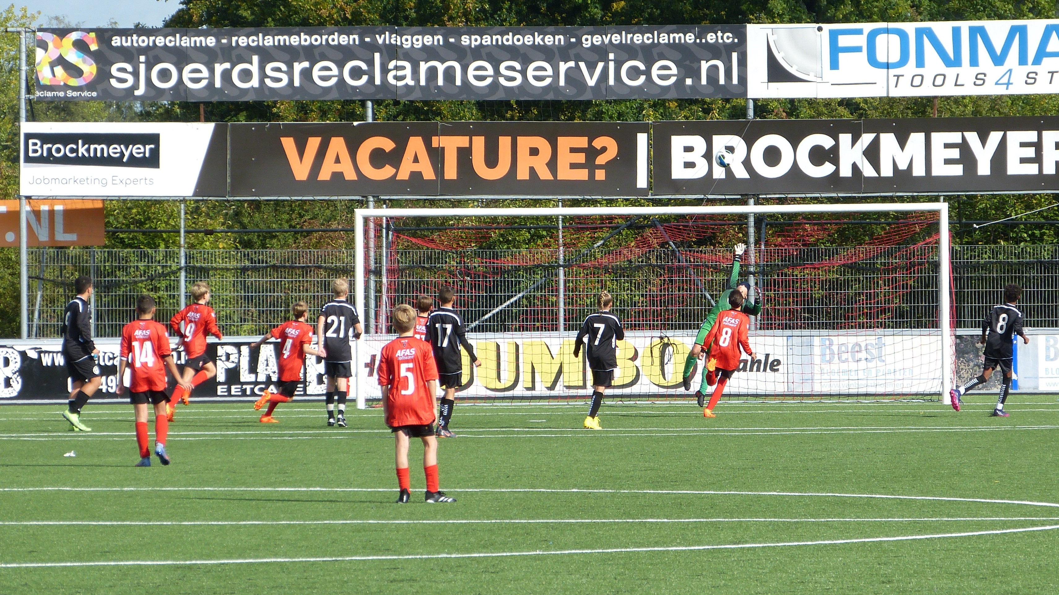 13.1 Buitenboys 2.JPG