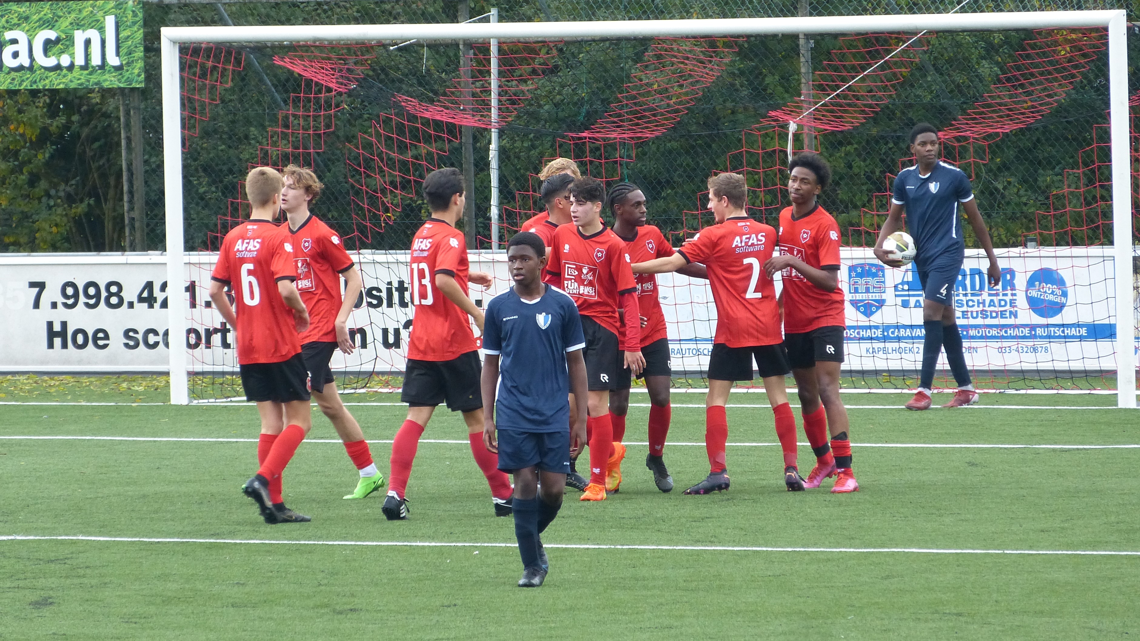 JO17-1 pakt belangrijke punten van koploper