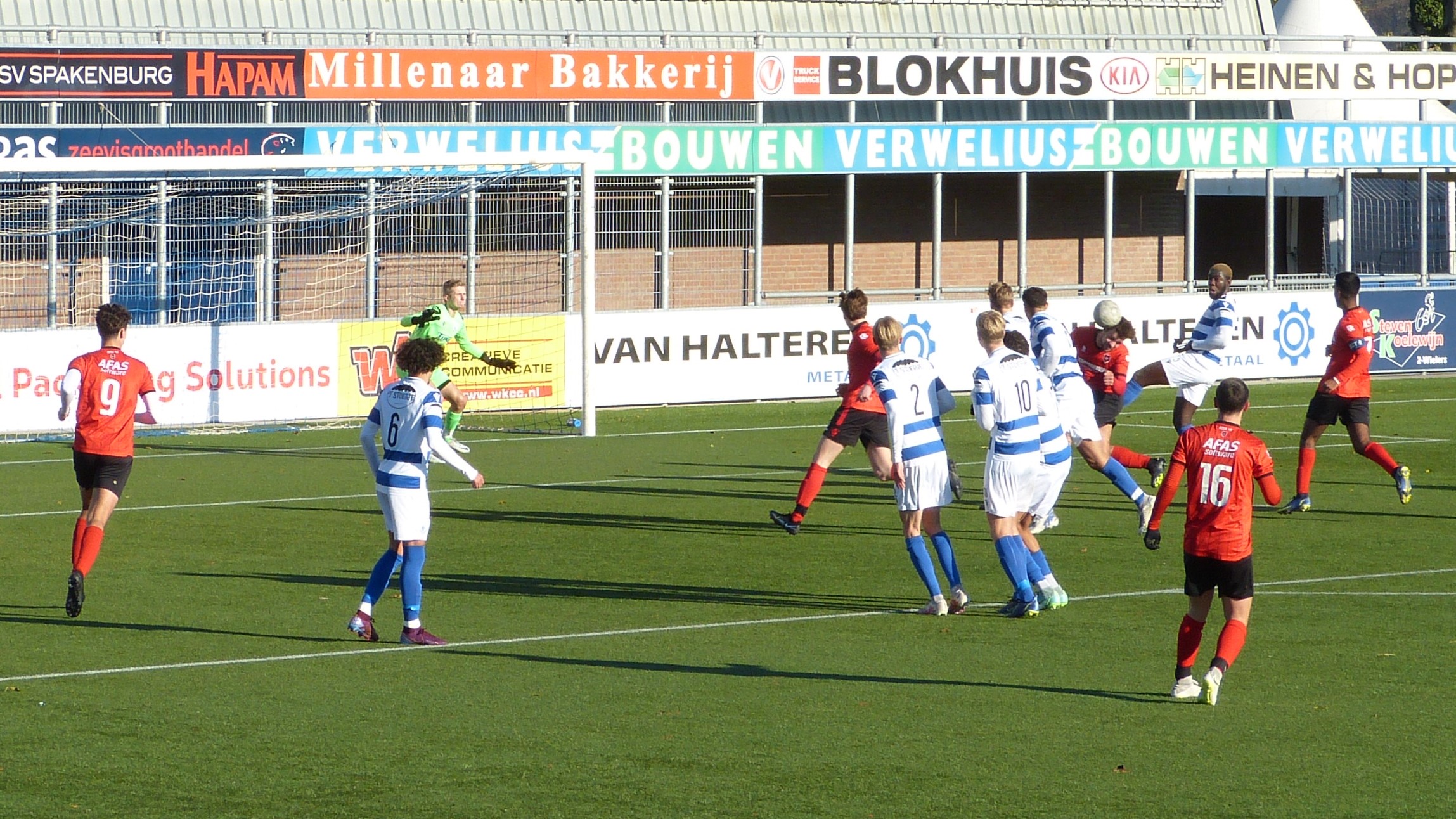 JO23-1 verliest met opgeheven hoofd