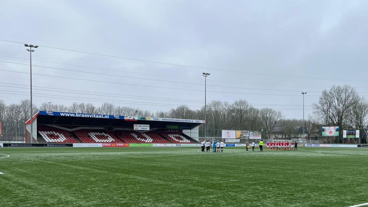 JO14-1 verliest in slotfase