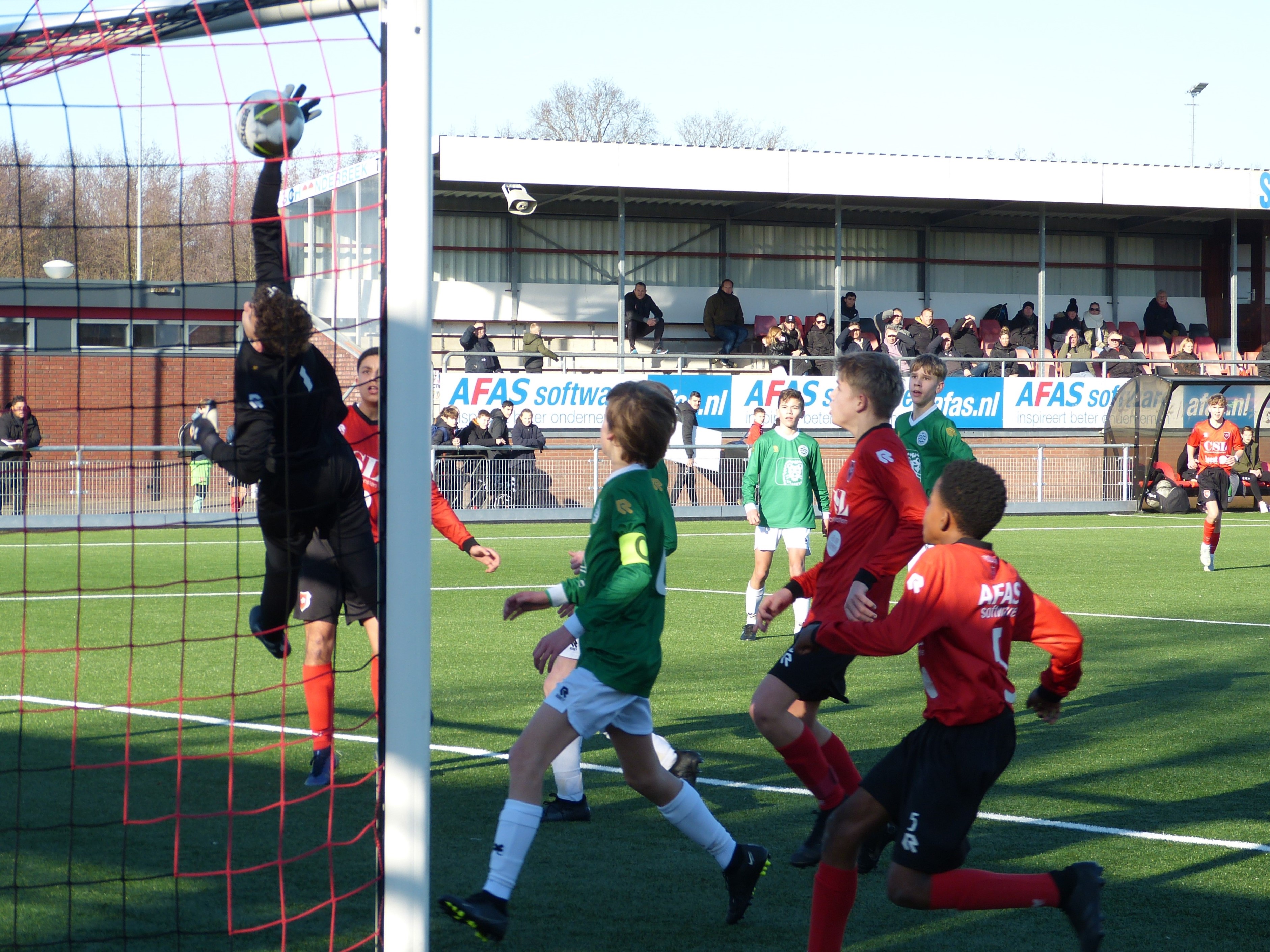 JO15-1 pakt eerste overwinning