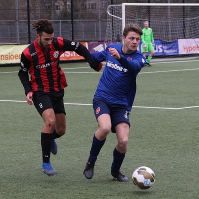 Roda’46 Zon1 sleept punt mee uit Rotterdam