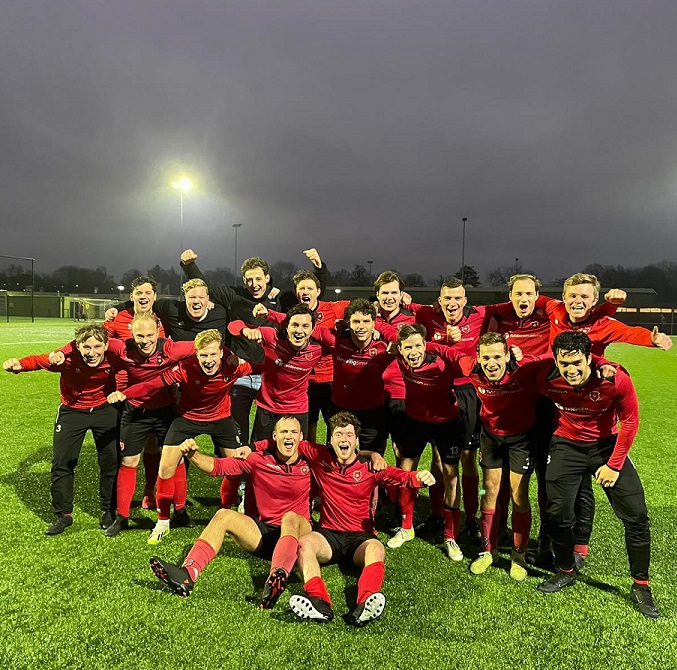 Cupfighters van Roda O23-6 door in beker