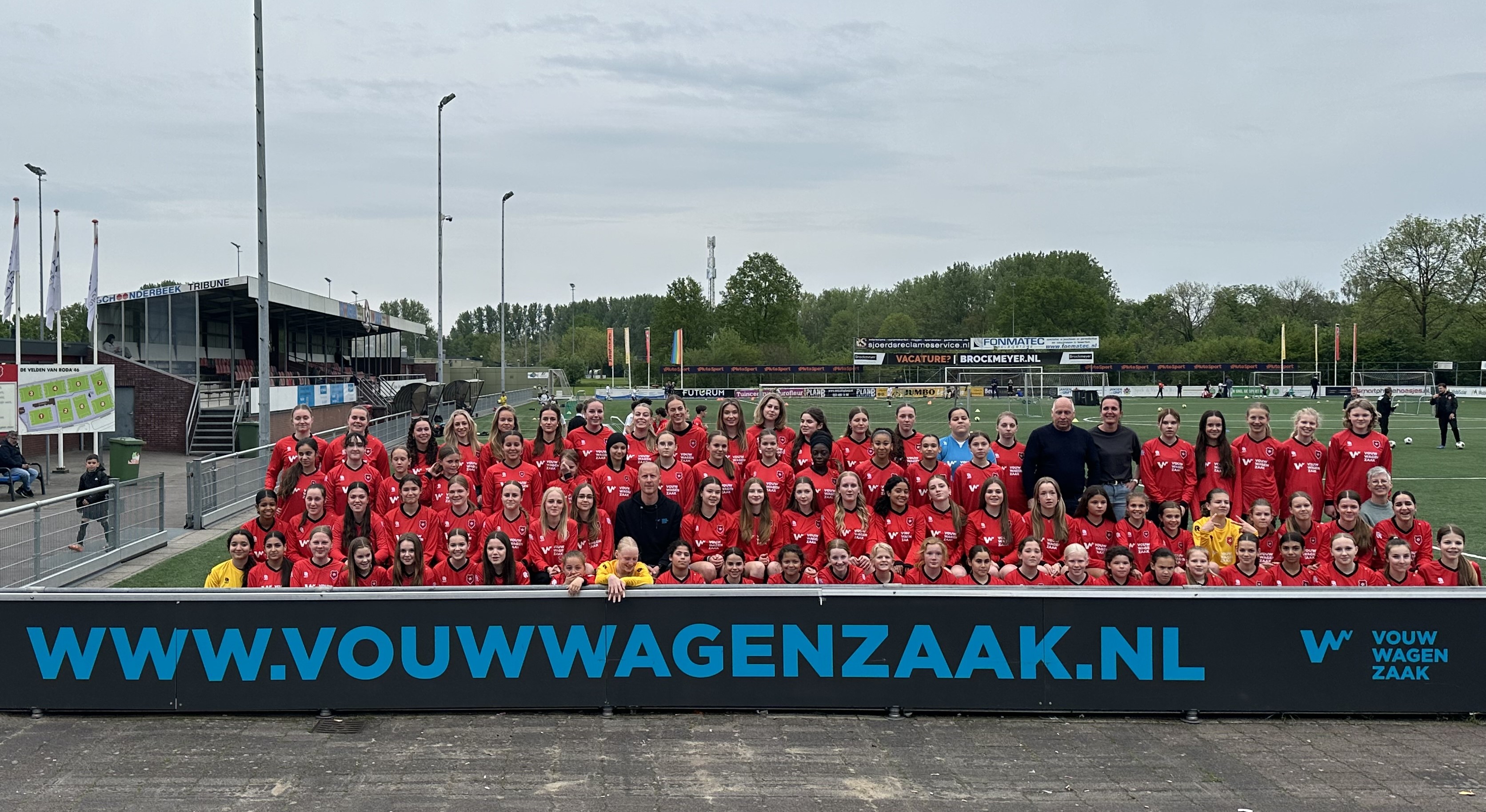 Win-Win Samenwerking Vouwwagenzaak Amersfoort en Roda'46 dames/meisjes voetbal.